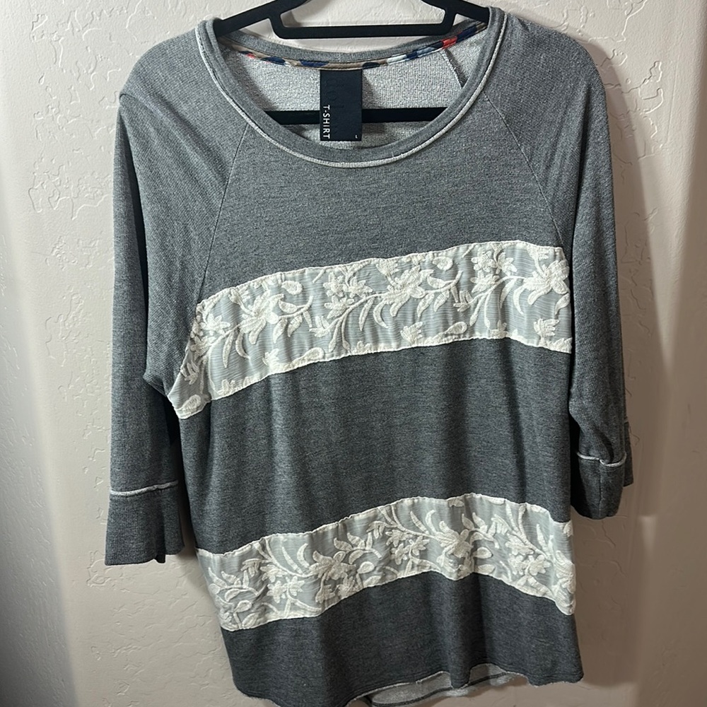Dolan T-shirt 3/4 sleeve sweatshirt with lace detail Large